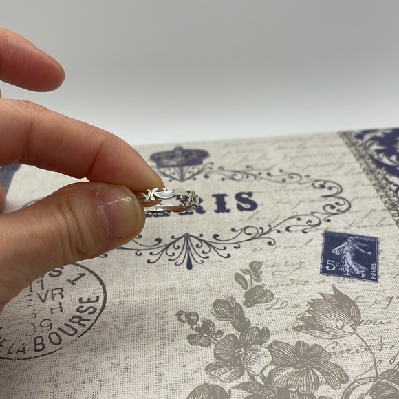 Filigree style sterling silver stamped ring!  Could be layered! - Picture 7 of 7